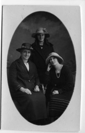 Wallis Photos/AgnesEvlynIna640.jpg
